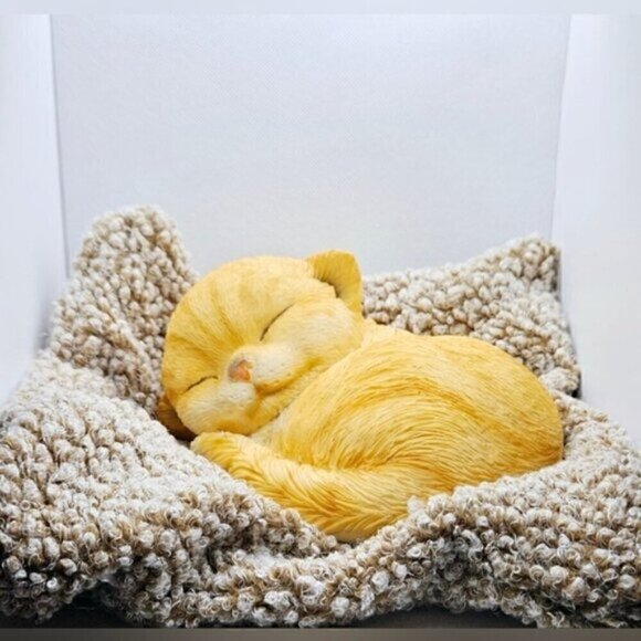 Q-Max 10"x10" Inch Orange Tabby Cat Sleeping on Pillow Bed Figurine - Picture 2 of 9